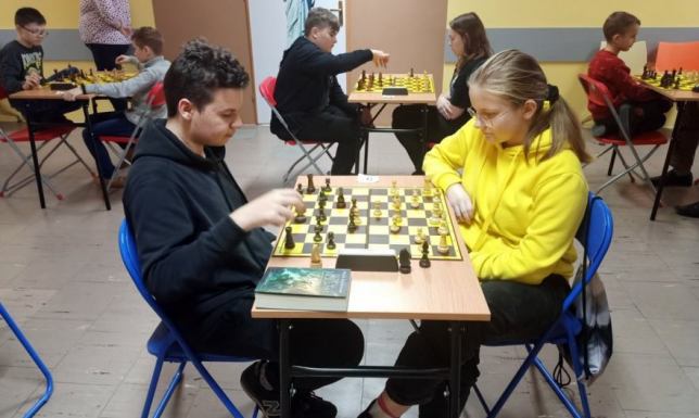 Turniej szachowy "Promocja pionka" w ZS 6 III Turniej Szachowy o Puchar Dyrektora Zespołu Szkół nr 6 im. Karola Brzostowskiego