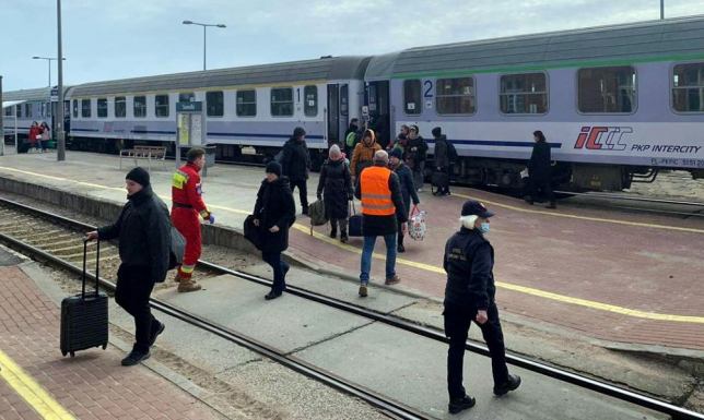 W święta uchodźcy również potrzebują pomocy czas świąt nie zmienia sytuacji Obywateli Ukrainy uciekających przed wojną