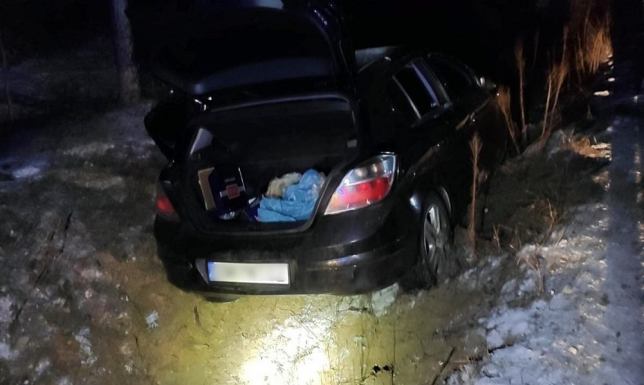 po pościgu zatrzymali obywatela Azerbejdżanu, który przewoził nielegalnych migrantów