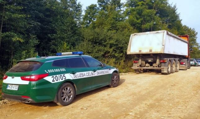 Przewoził nielegalne papierosy wywrotką