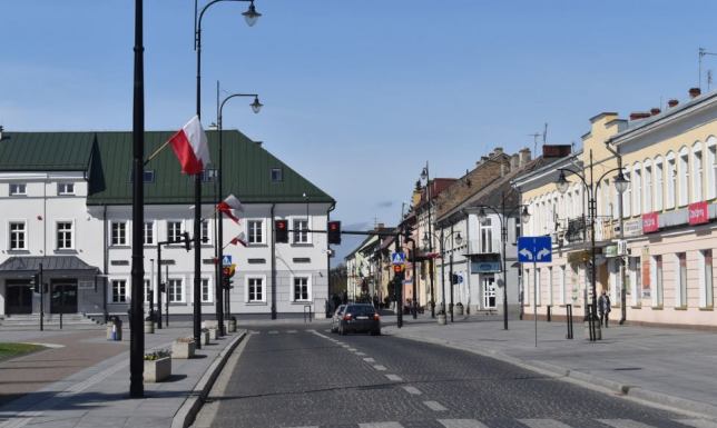 redukcja nawierzchni nieprzepuszczalnej oraz nasadzenia drzew