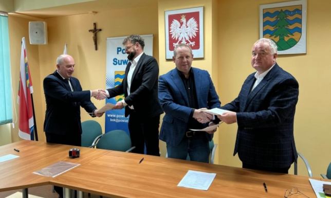 Umowy na ponad 10 km dróg w powiecie suwalskim Modernizacja układu komunikacyjnego sieci dróg powiatowych