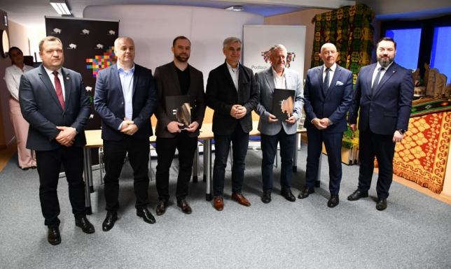 umowy z klubami sportowymi z powiatów suwalskiego i sejneńskiego