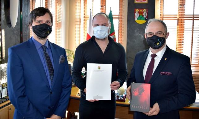 Artur Urbanowicz, Paradoks, Książka Roku 2020