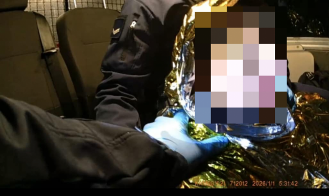 zgłaszający mówił, że leży i nie potrafi powiedzieć gdzie się znajduje. 