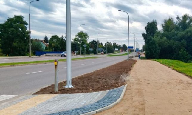 prace związane z wymianą betonowych słupów oświetleniowych