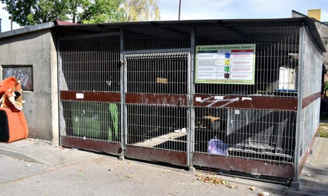 karanie osób podrzucających odpady do boksów śmietnikowych