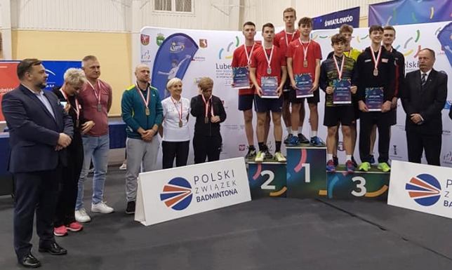 Młodzi badmintoniści z Suwałk ze srebrnym medalem