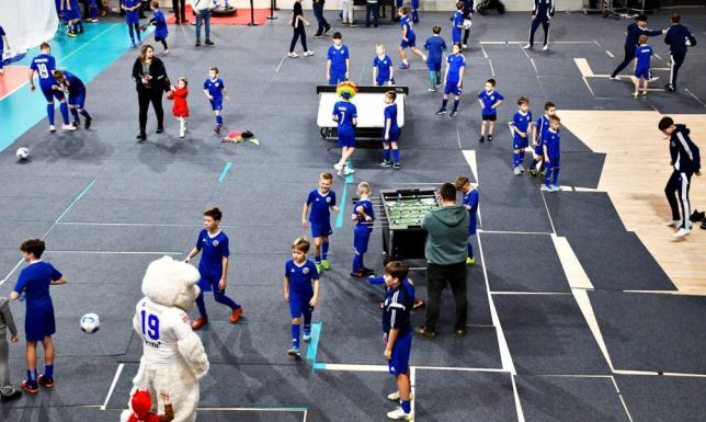 cała biało-niebieska rodzina spotkała się w jednym miejscu