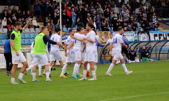 Dziesiąte zwycięstwo Wigier w sezonie Czarni Czarna Białostocka - Wigry Suwałki 1:2