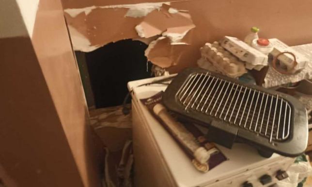 Pijany włamywacz przebił się przez ścianę i uciekł na widok domownika Augustowscy policjanci zatrzymali podejrzanego o usiłowanie kradzieży z włamaniem