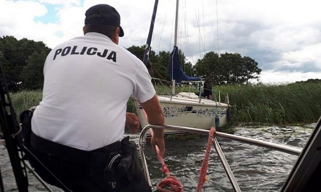 Pomogli turystom i doświadczonemu żeglarzowi  Interwencja policyjnych wodniaków na Wigrach
