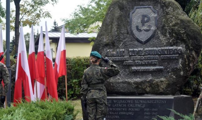 pomnik 41. Pułku Piechoty Armii Krajowej na skwerze A. Kujałowicz
