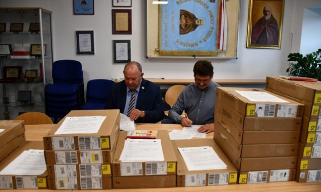 Laptopy i środki do dezynfekcji dla dzieci