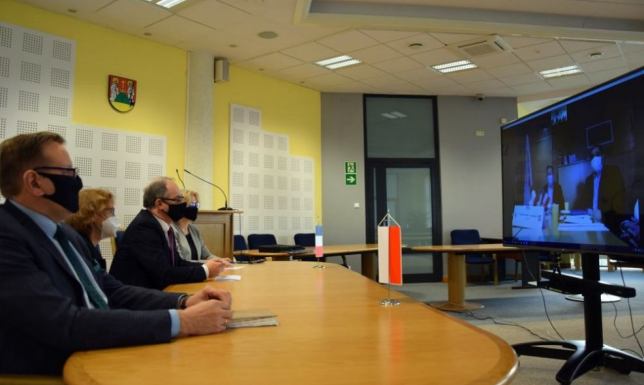 spotkanie on-line z przedstawicielami miasta partnerskiego Suwałk – francuskiego Grande–Synthe