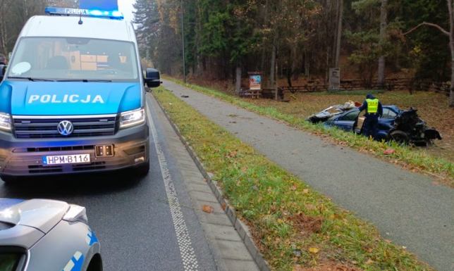 zderzenia z drzewem i dachowanie w miejscowości Leszczewek