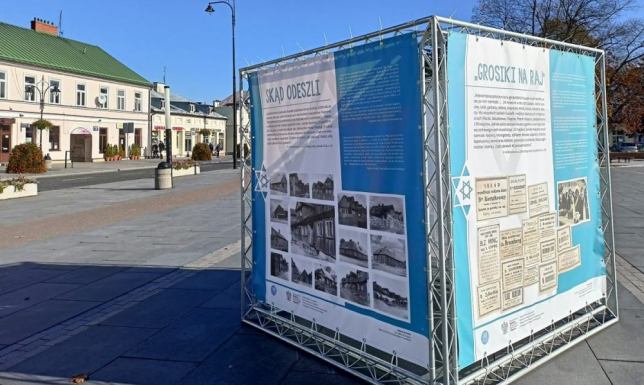 wystawa plenerowa na Placu Marii Konopnickiej w Suwałkach