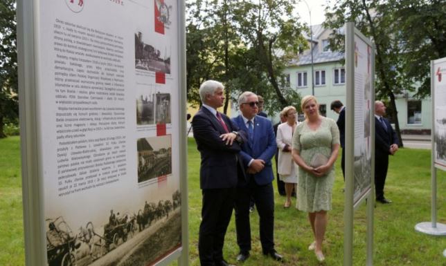 plenerowa wystawa "Wiele dróg - jeden cel. Ku Niepodległej