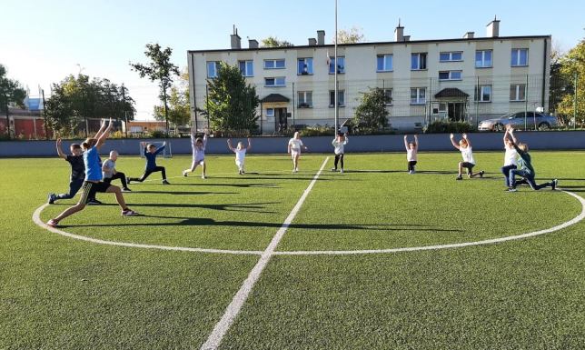 Sport wszystkim dzieciom służy  pozalekcyjne zajęcia sportowe z elementami gimnastyki
