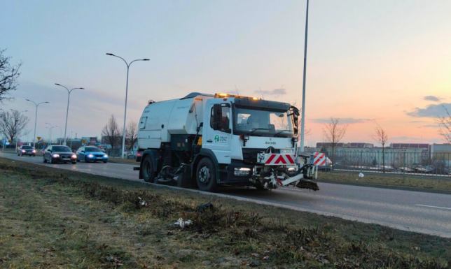 rozpoczęły się prace związane z pozimowym oczyszczaniem miasta
