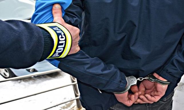 22-latek ukrył się przed policjantami w mieszkaniu babci