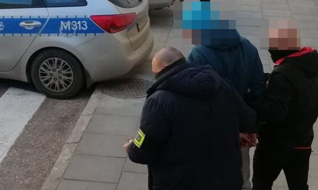 Zatrzymano czterech mężczyzn podejrzanych o posiadanie narkotyków