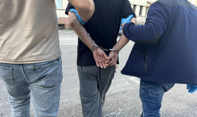  kradzież pieniędzy, telefonów, wkrętarki i butelki z winem