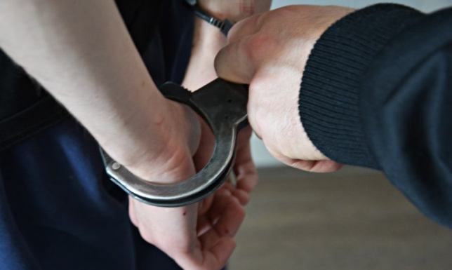 19-latka podejrzanego o kradzież perfum zatrzymali policjanci z Suwałk