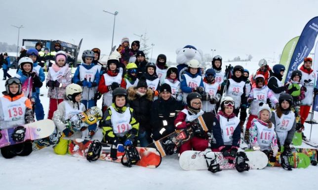 Zawody narciarskie i pokaz tresury psa w Szelmencie Policyjna akcja "kręci mnie bezpieczeństwo na stoku"
