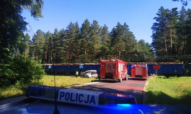 Samochód osobowy zderzył się z pociągiem