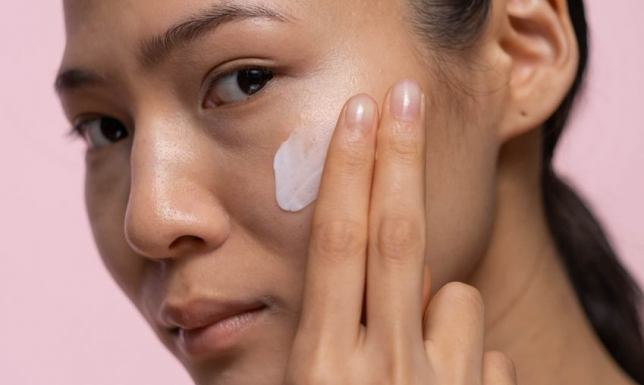 Pielęgnacja skóry suchej. Co powinnaś o niej wiedzieć?