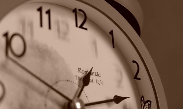 W ten weekend można będzie spać o godzinę dłużej