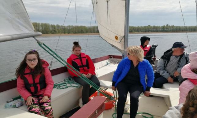 Młodzież na zajęciach sportowych z żeglarstwa Uczniowie ze Słobódki uczestniczyli w zajęciach sportowych z żeglarstwa