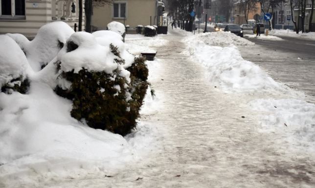 opady marznącego deszczu lub mżawki powodujące gołoledź