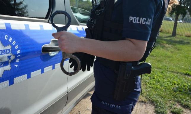 Suwalscy policjanci zatrzymali 43-latka podejrzanego o kradzieże