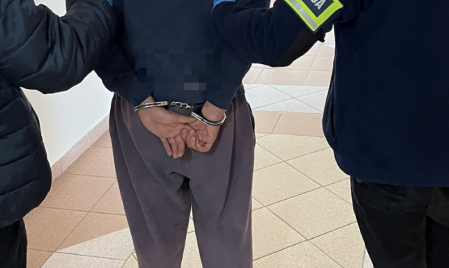 Suwalscy policjanci zatrzymali mężczyznę podejrzanego o kradzież alkoholu