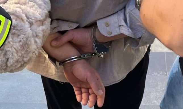 Suwalscy policjanci zatrzymali 27-latka podejrzanego o liczne kradzieże