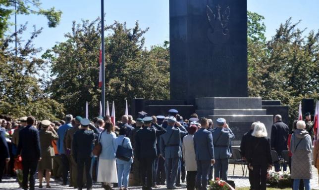 Obchody rozpoczną się w samo południe w piątek 8. maja