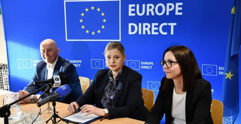 bezpośrednie informacje o Unii Europejskiej, funduszach, stażach