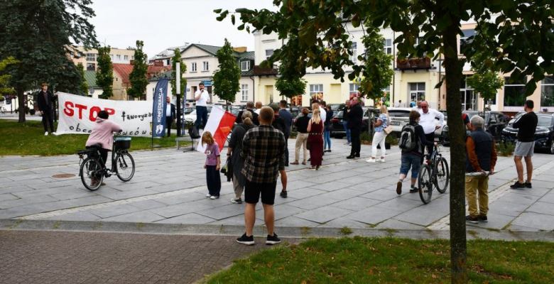 protest przeciwko nadużywaniu prawa przez imigrantów