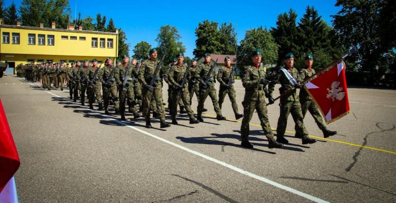 uroczysty apel z okazji Święta Wojska Polskiego