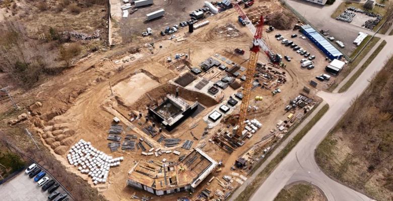 Po dwumiesięcznej przerwie zimowej wykonawca wznowił prace