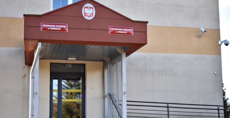 w rejonie garaży przy ulicy Reja w Suwałkach znaleziono ciało kobiety