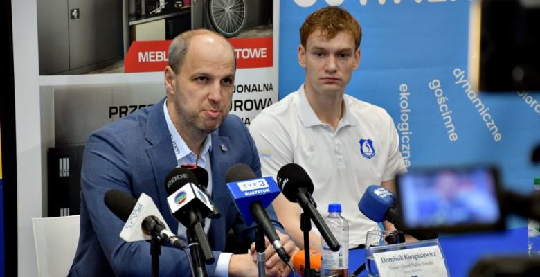 Kontrakt z klubem przedłużył z kolei kapitan Bartosz Filipiak.