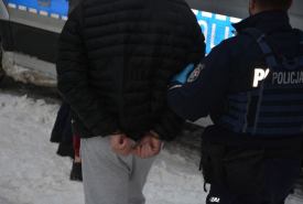 Kradli towar z palet. Policja zatrzymała sprawców.
