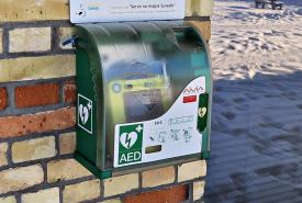 Elementy defibrylatorów rozmieszczonych w Suwałkach były niszczone lub kradzione