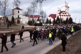 W związku z przejściem uczestników „Miejskiej Drogi Krzyżowej”
