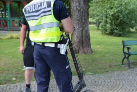 Ranna dziewczynka trafiła pod opiekę ratowników medycznych