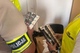 Ponad 4500 paczek papierosów bez polskich znaków skarbowych