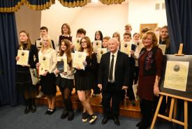 „Młodości! ty nad poziomy wylatuj..."